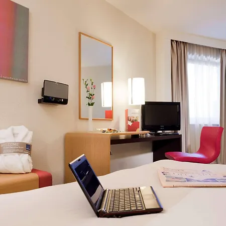 Novotel Centre Hotel 4*